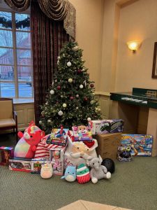 Christmas tree with toys